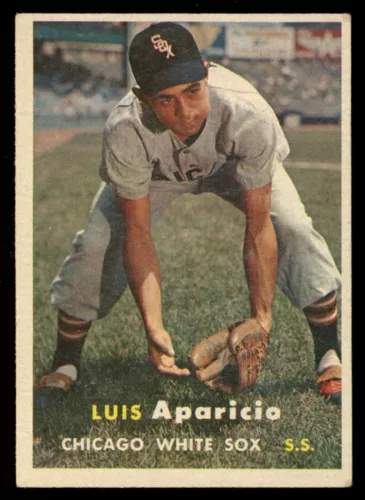 1957 Topps #7 Luis Aparicio (HOF) VG-VGEX **GOOD COLOR**