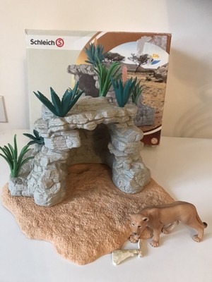 schleich lion cave