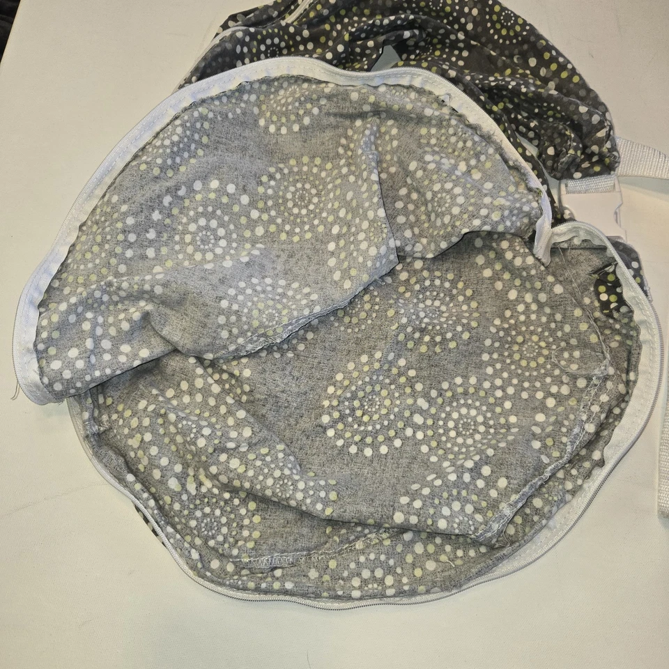 Funda de almohada de enfermería My Brest Friend gris de tela a lunares con cremallera Foto 3 de 4