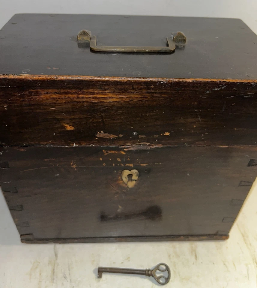 Very Fine 1830 Tantalus Liqueur Cabinet Ship Captain's Chest PONTILED Bottles - Image 3 of 4