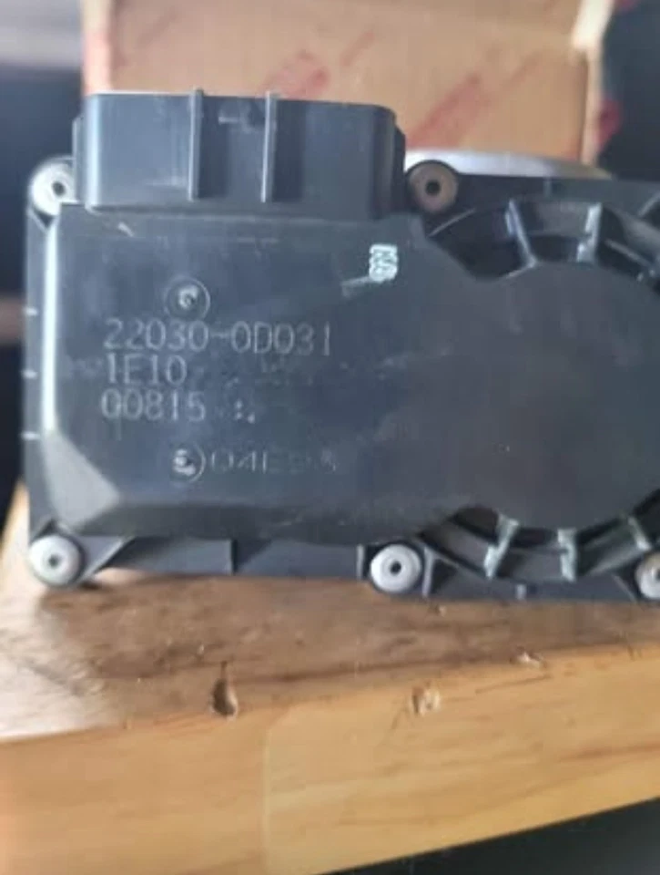 原始设备制造商丰田矩阵、花冠或庞蒂亚克氛围节流阀体 — 第 2/3 张图片