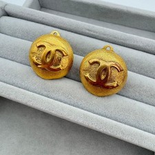 Vintage CHANEL CC Logo Clip Earrings Gold Tone 2.1cm 1980s Classic Round Rare