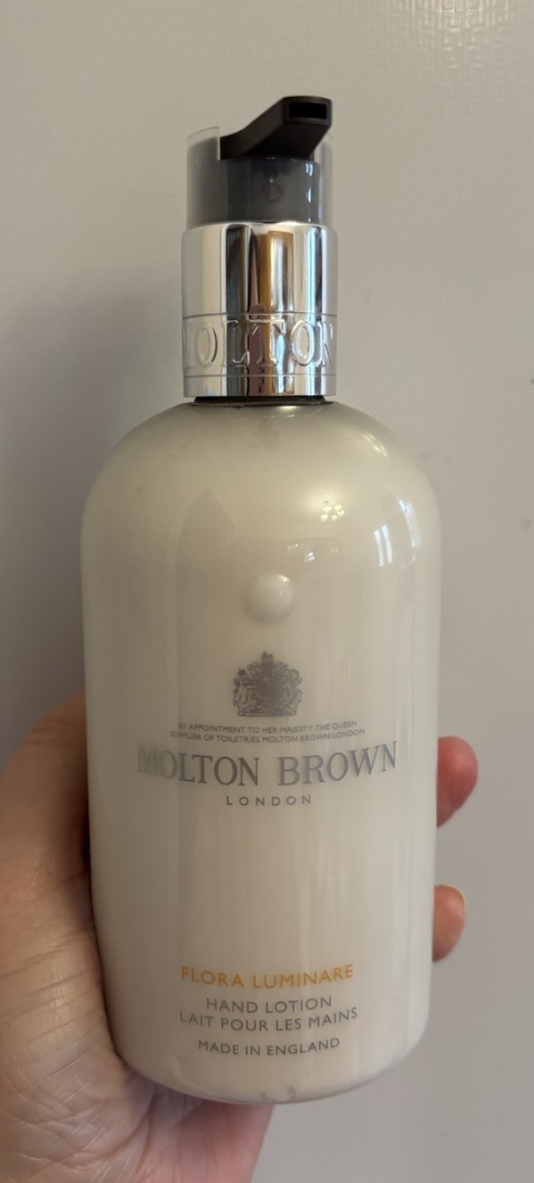 Molton Brown Flora Luminare Hand Lotion 300 Ml - Image 2