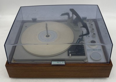 Vintage KLH Model Twenty Turntable and FM/AM Receiver Radio