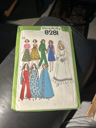 SIMPLICITY 8281 11½"Barbie CLOTHES SEWING PATTERN ©1977 Uncut