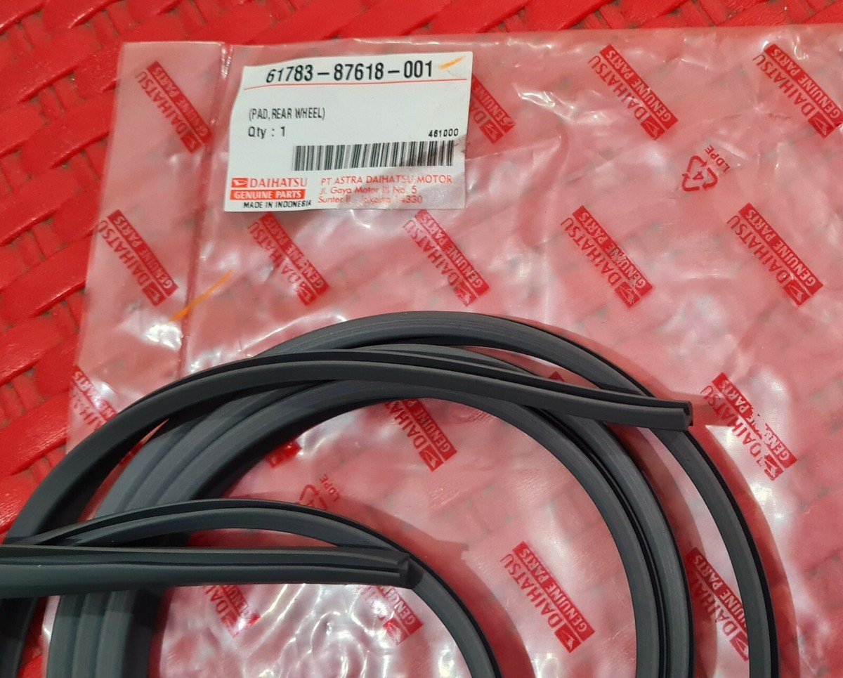 DAIHATSU FEROZA TAFT ROCKY SPORTRAK FOURTRAK REAR FENDER RUBBER