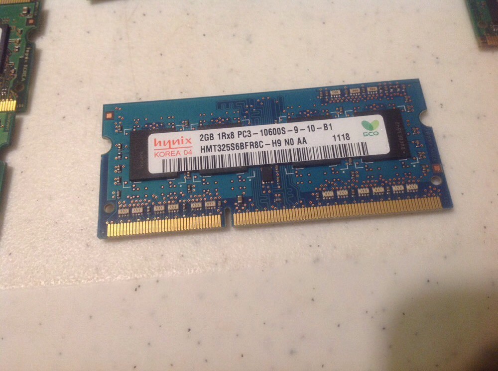 Hynix 2GB 2RX8 PC3-10600S PC10600 DDR3-1333 204pin Sodimm