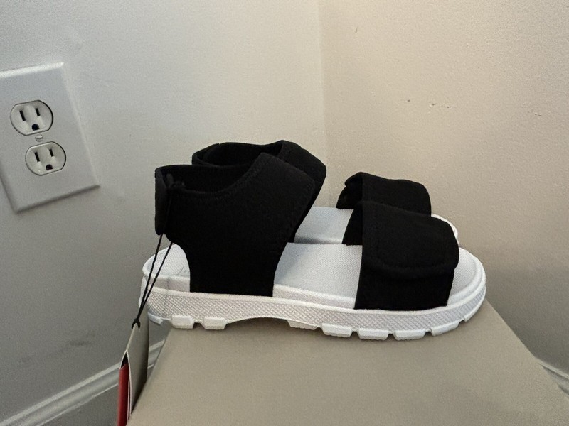 NIB NWT Hunter Original Outdoor Sandal Size 2