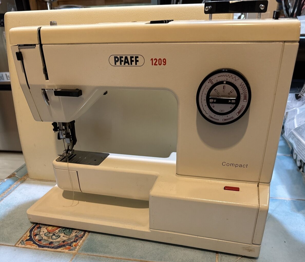 PFAFF SYNCHROMATIC 1209 SEWING MACHINE W Case Only Needs