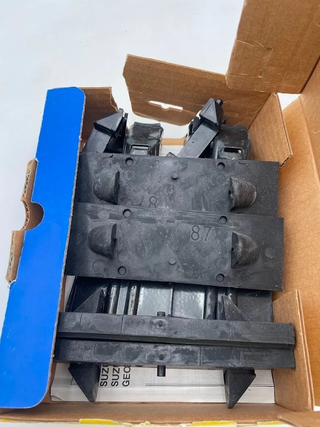 THULE 1061 kit #97 GEO Trucker Van,Suzuki Vitara Van,Suzuki Sidekick Van - Image 4 of 4