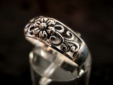 Sterling Silver Ring with Vines  Flower Motif