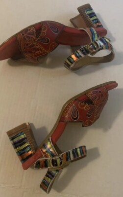 NWT Women s  sandals 38 8 Red Multi Spring Step Shoes Brand