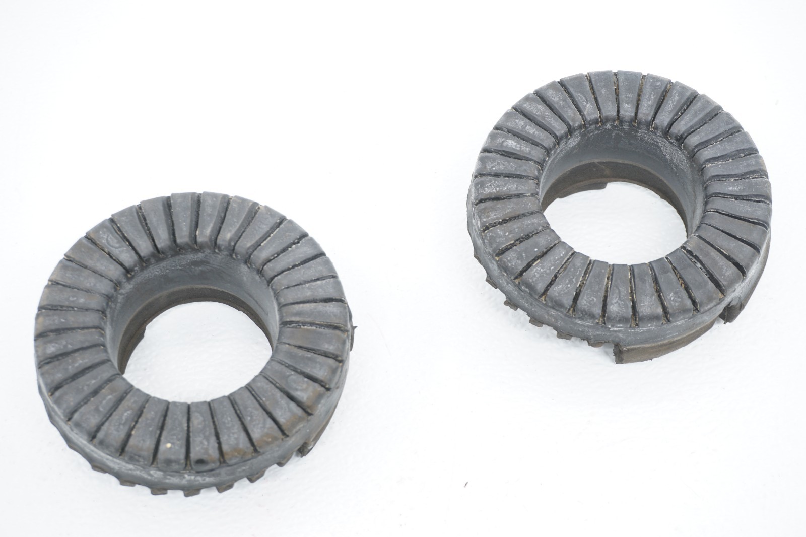 2014-2020 MASERATI GHIBLI OEM REAR RIGHT AND LEFT UPPER COIL SPRING INSULATOR