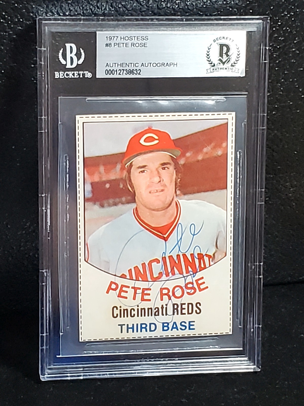1977 HOSTESS #8 PETE ROSE VINTAGE AUTOGRAPHED REDS CARD (PSA/DNA)
