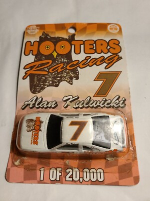 Alan Kulwicki #7 Action 1:64 Hooter Ford Thunderbird - Nascar