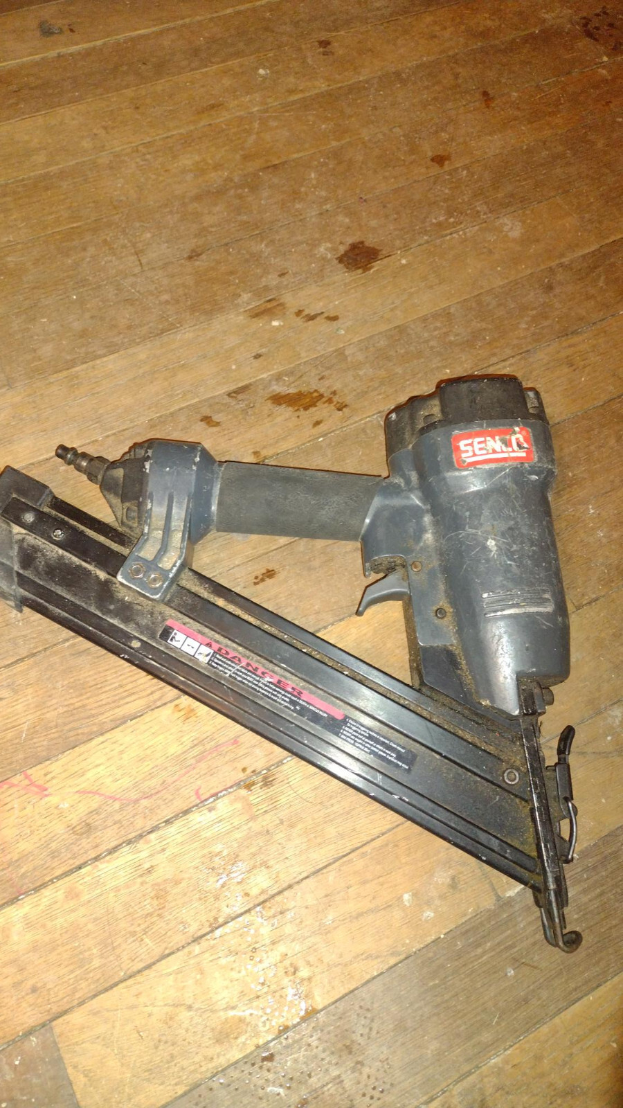 Senco SFN40 Angled 2 1/2 inch Finish Nailer, Used and Works Pnuematic Air Tool eBay