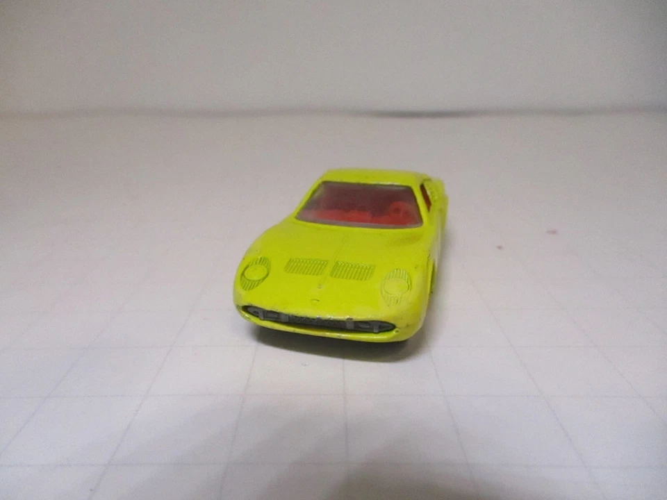 Matchbox Superfast #33D V-2 Lamborghini Miura Rare Yellow/Red Int/thin 5 spoke. - Image 2 of 4