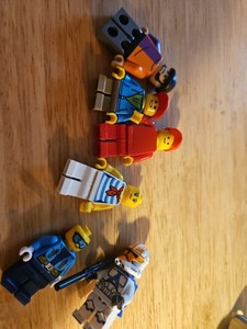   LEGO Parts Lot Minifigures, 6  Total For Parts Or Whole. All Pre Owned. (# 31)