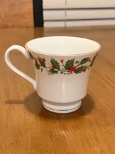 China Pearl Noel Design Fine China Holly Berries Tea Cup