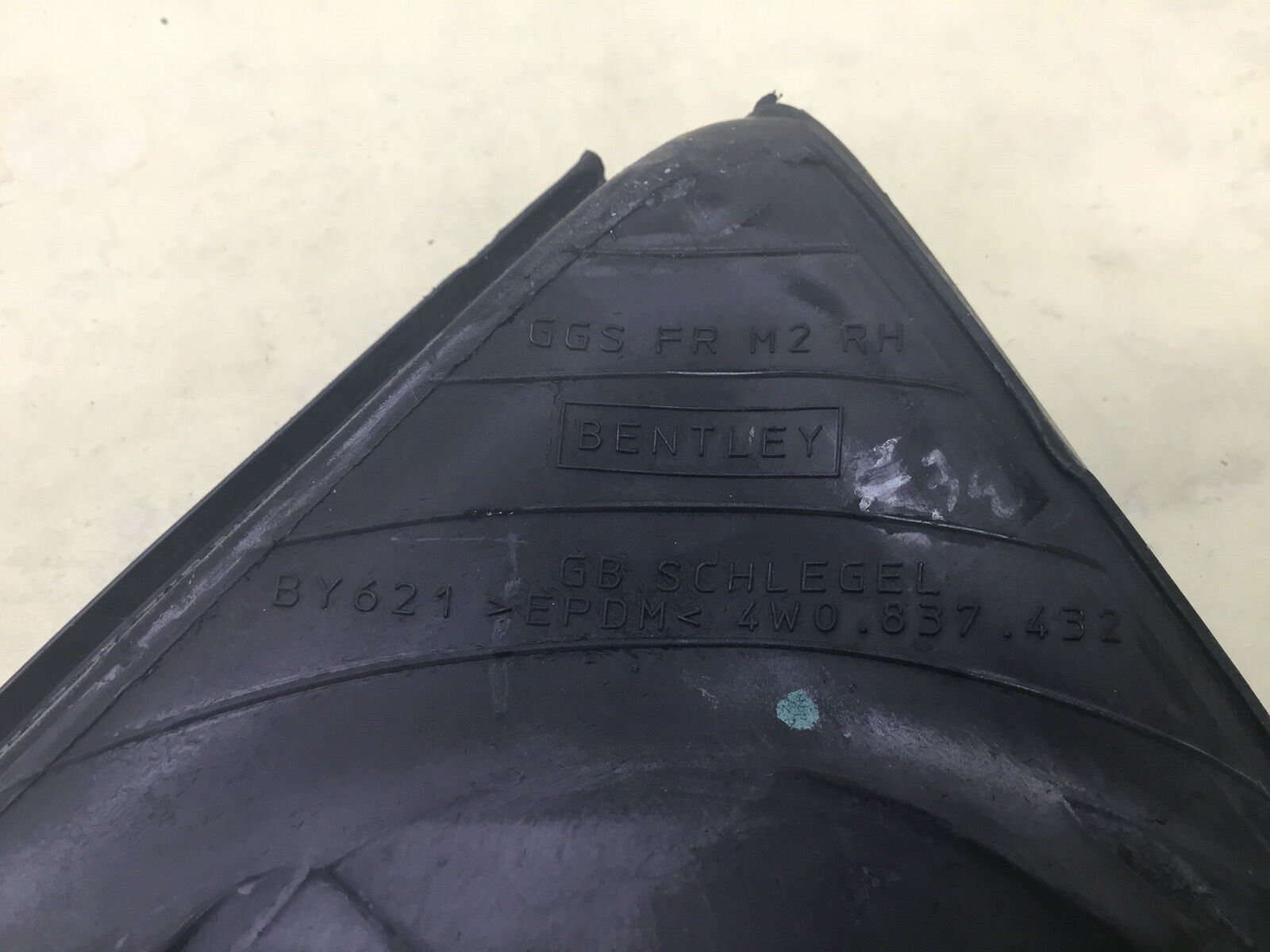 Bentley Flying Spur W12 Front Right Door Window Seal Weather Strip 13-18 |:Y
