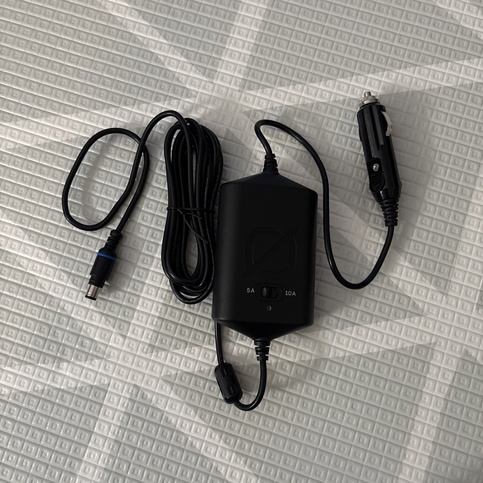 MINT Goal Zero Yeti 400 kit - Lithium Portable Power bank with 2 power supplies