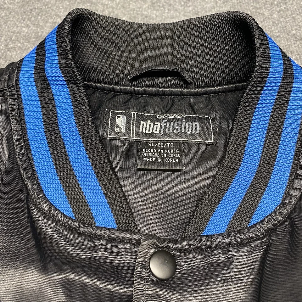 Jaqueta Bombardeiro Masculina Vintage Orlando Magic Cetim Bordado Snap Varsity Tamanho XL EXCELENTE ESTADO USADO - Imagem 3 de 4