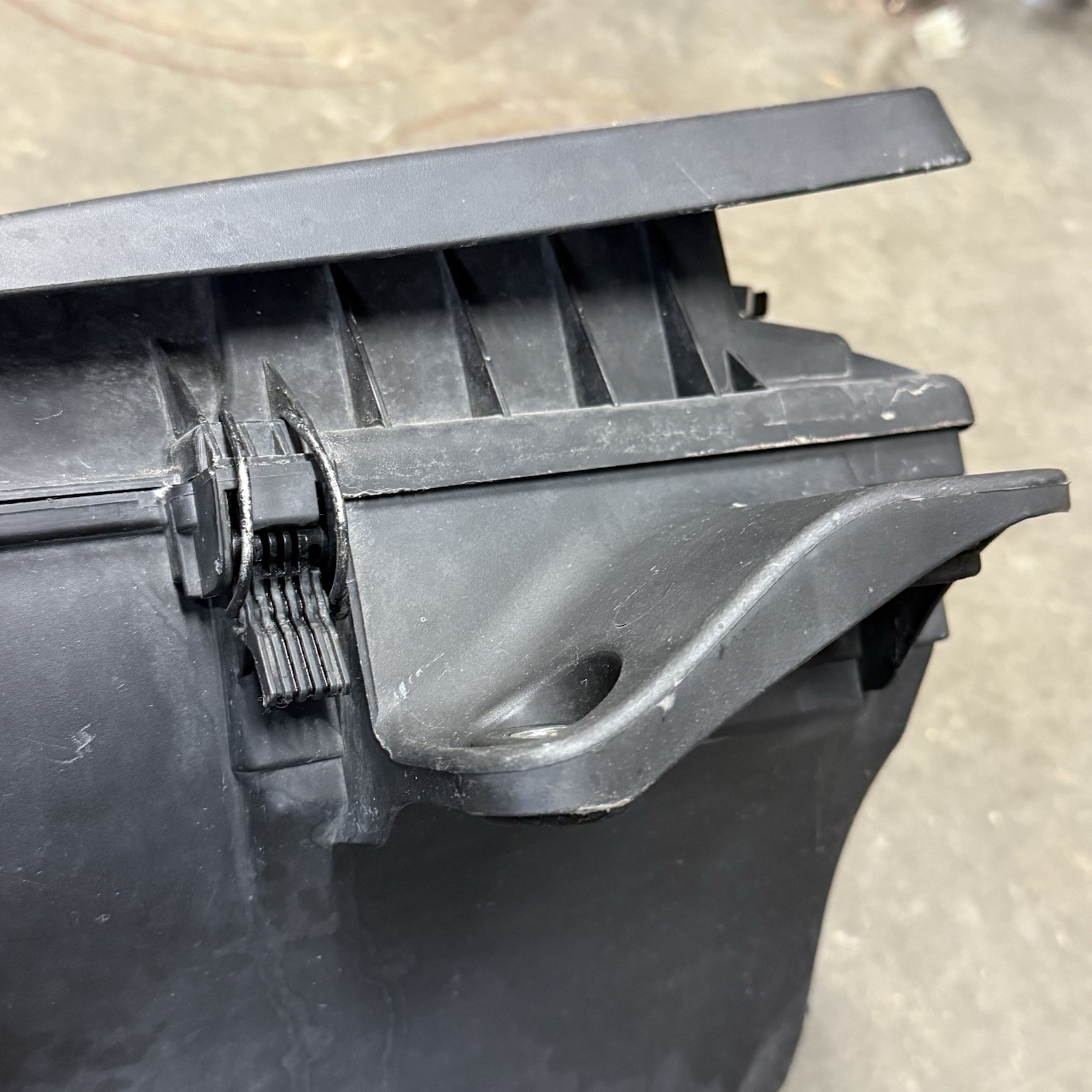 BMW E46 325i 2.5L X3 Air Filter Housing Intake Muffler 2001-2006 USED OEM