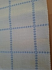 AidaStoff weiß mit blauen abgesetzt,ca 64 x 70 cm