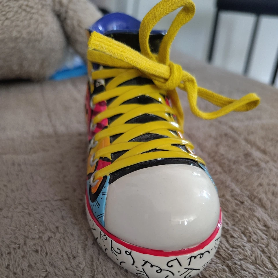 Romero Britto Vibrante Miniatura Zapato Figura Zapatilla 1.25” Alto con Caja Original Foto 3 de 4