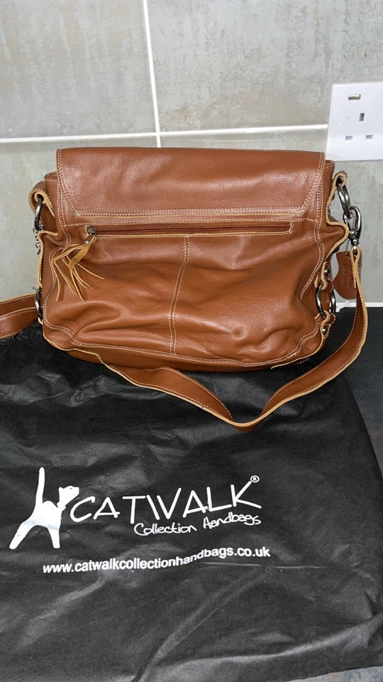 Catwalk Collection Handbags Women's Leather Cross Body Bag Medium/Large Hobo Tan - Image 3 of 4