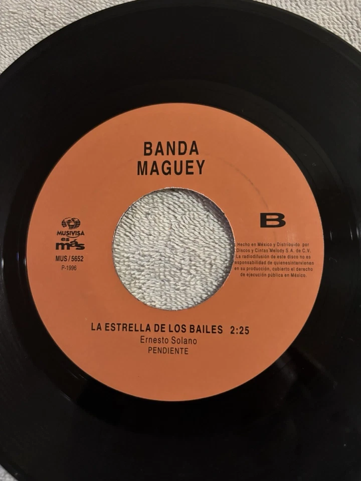 Banda Maguey record *VG+ *1996 Que sacrifico Y la estrella de los bailes - Image 2 of 2