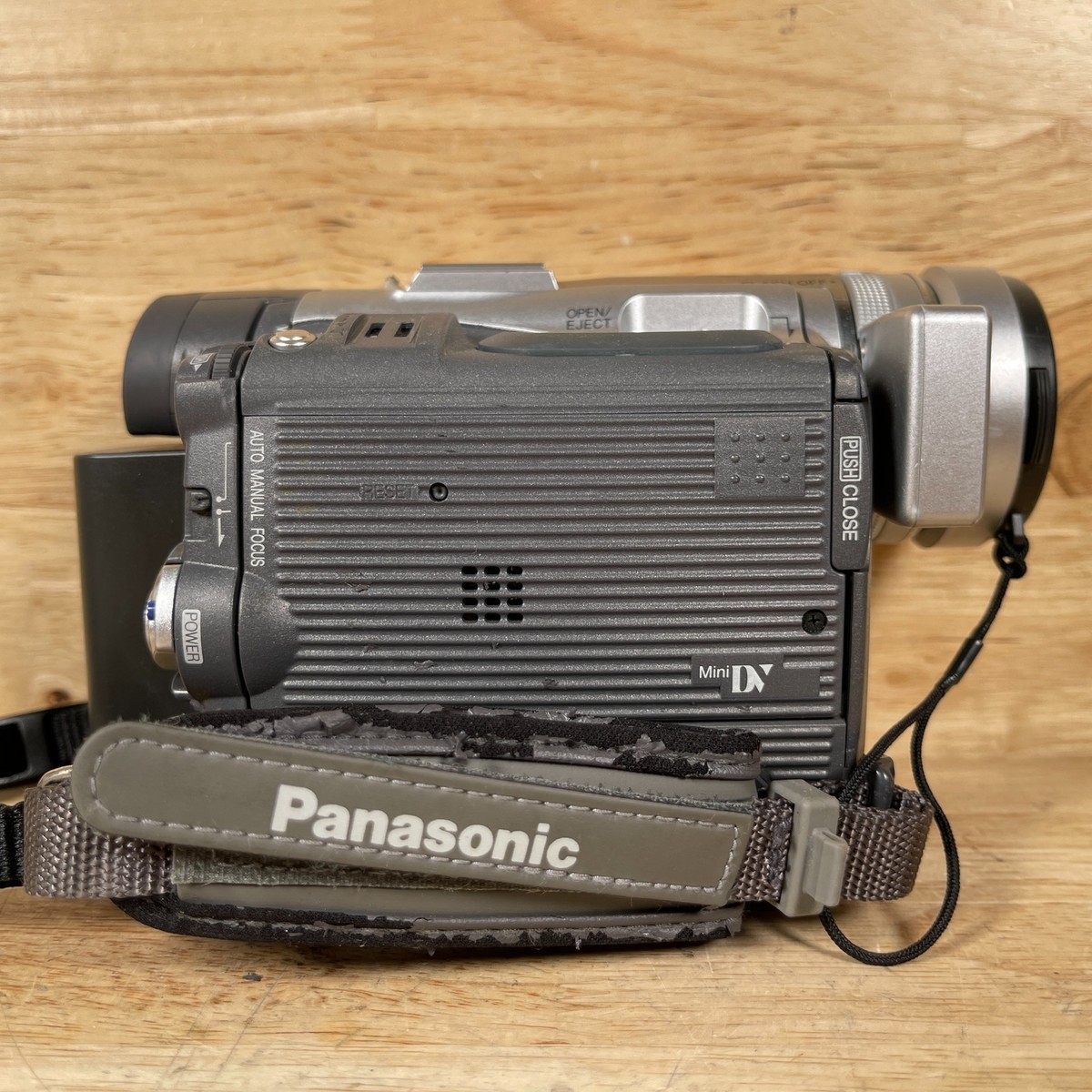 Panasonic PV-DC352D Palmcorder Mini DV Leica Dicomar 700x Digital