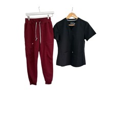 NWOT Fabletics Womens XS Short Scrub Joggers Wine XS Black Scrub Top READ