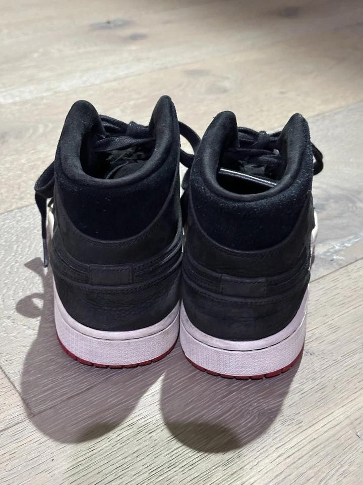 Jordan 1 Mid Nouveau Men’s Size 9.5 Suede Black/Red RARE Sneaker Pre-owned - Image 3 of 4