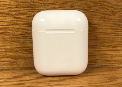 Apple AirPods 1st Generation Wireless Earbuds w Charging Case