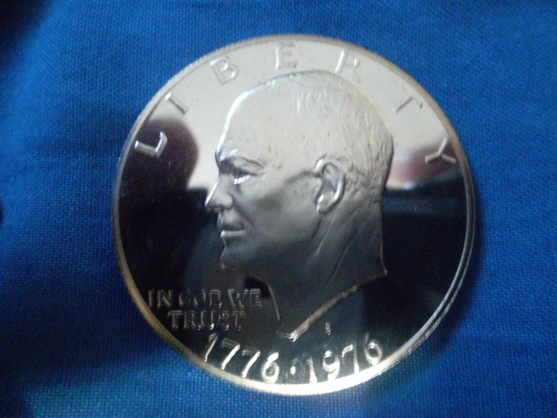 UNCIRCULATED 1976 Bi Centennial coins. Ike Dollar, Kenedy Half, 1976 Quarter.