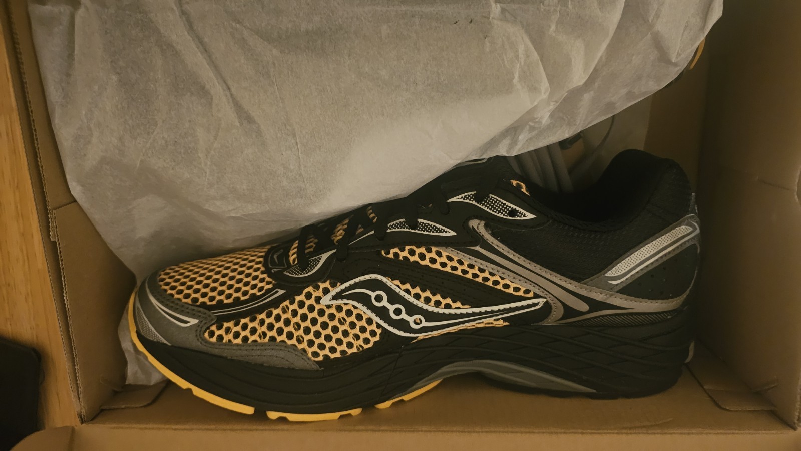 Saucony Progrid Omni 9 Gold/Carbon  Black & Yellow Sz 10.5⁰ Mens Shoes *NEW*  thumbnail 2