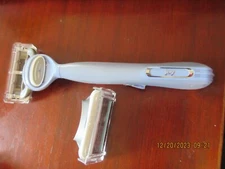 Joy Razor Handle and 2 Razor Blade Refills, Lavender. Unpackaged