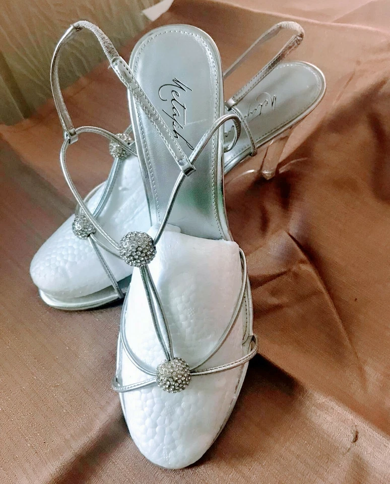 VENDA Sandálias Femininas Formais Metáfora Prata T-Strap Tamanho 9.5 - Imagem 2 de 2