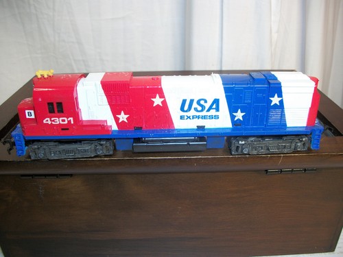Tyco HO Locomotive Diesel USA Express #4301, Red White & Blue USED no BOX