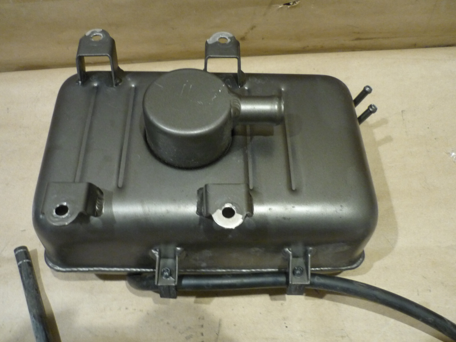 Ferrari 430 Spider-Coupe.  Radiator / Coolant Water Expansion Tank - P/N 199868