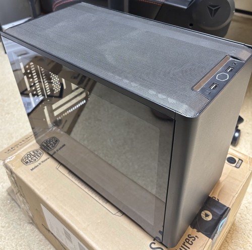 Cooler Master NR200P (V1 schwarz) / Glas + Mesh Panels und Arctic Lüfter inklusive