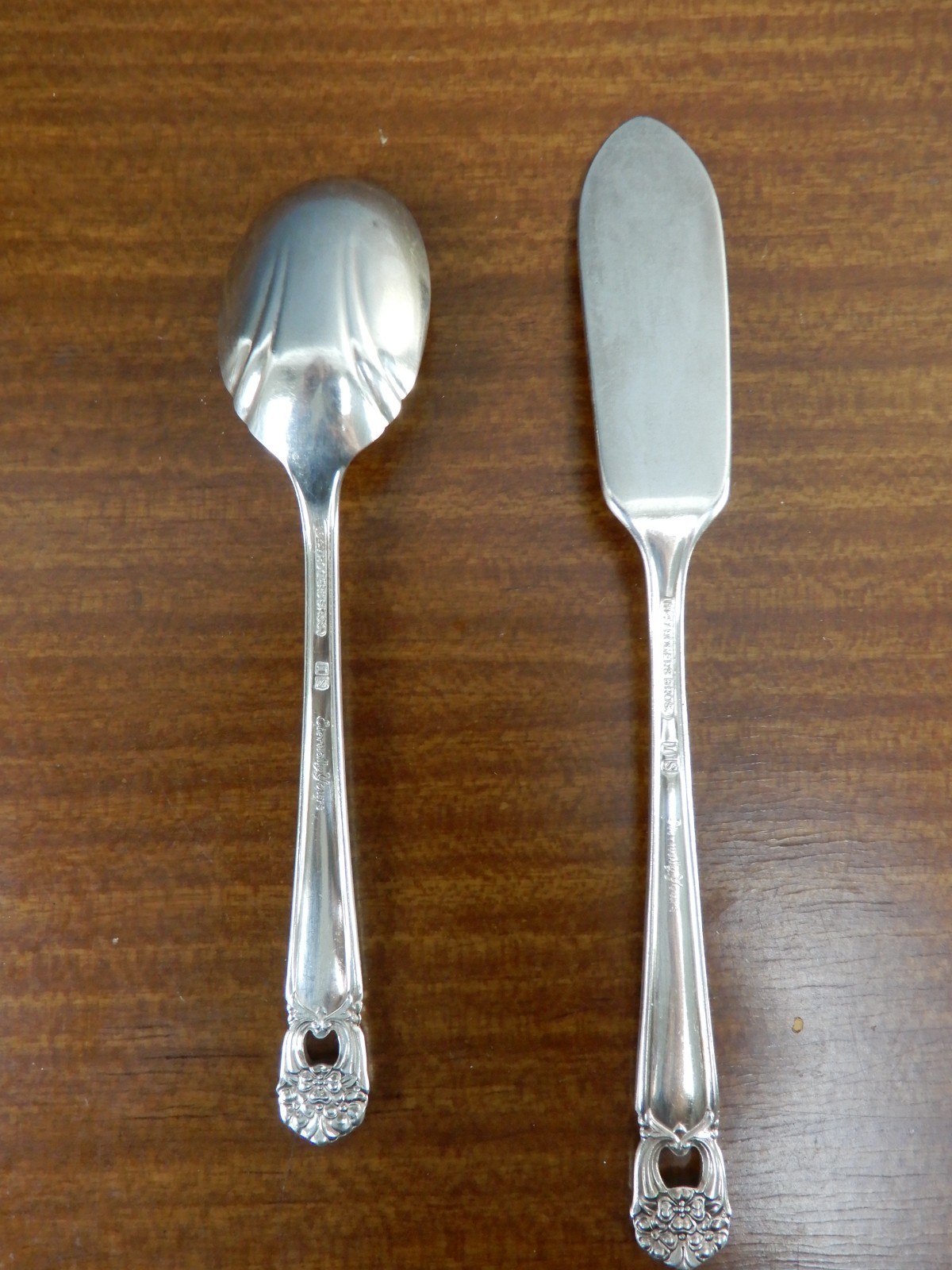 Vintage 53 Pc. 1847 Rogers Bros Eternally  Yours Flatware Silverware Set W/ Box