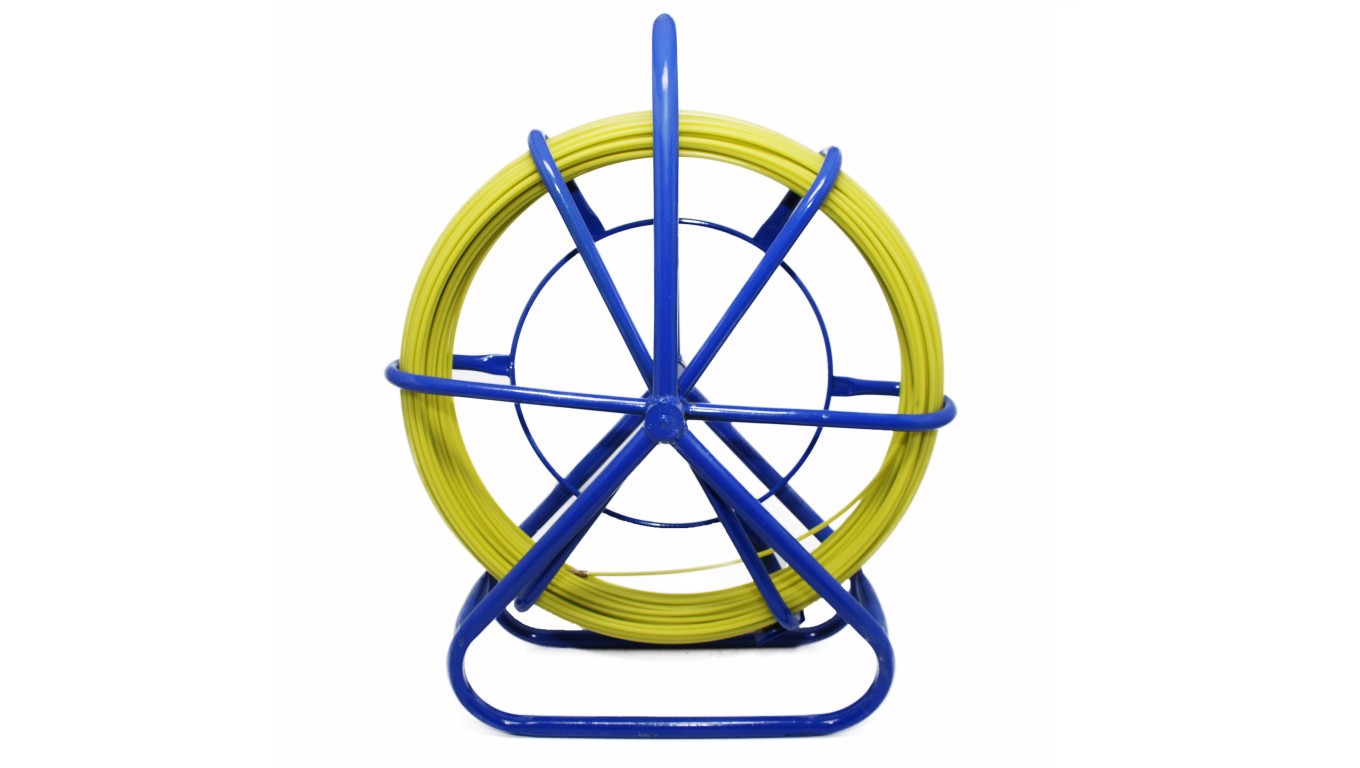 Пилотная установка из стеклопластика для прокладки кабеля Ø4,5 мм на расстоянии 100 метров