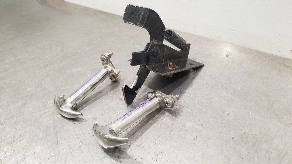 Jeep CJ5 1970 juego de pestillos de capó par Foto 3 de 4