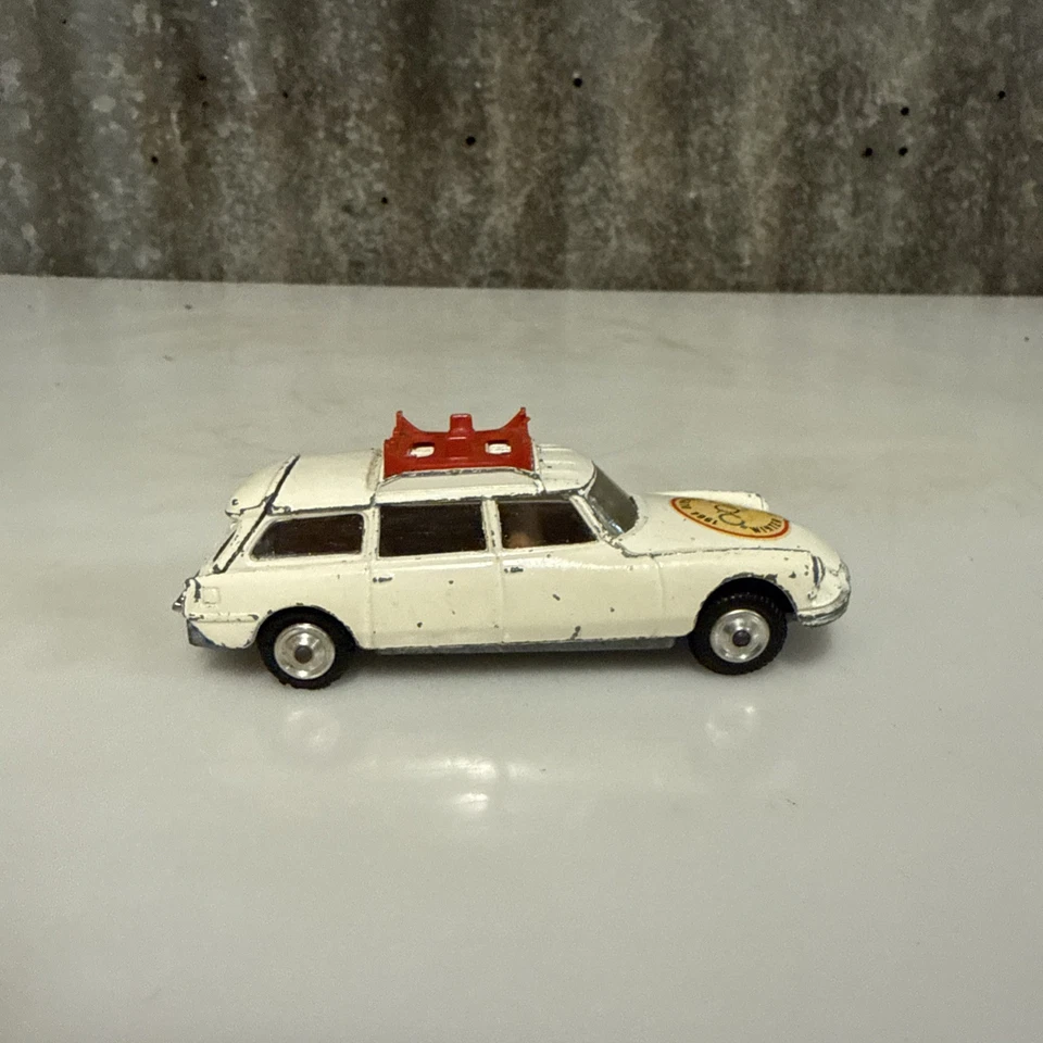 Corgi Toys - Citroen Safari - 1964 Vintage winter olympics diecast Car - Image 2 of 4