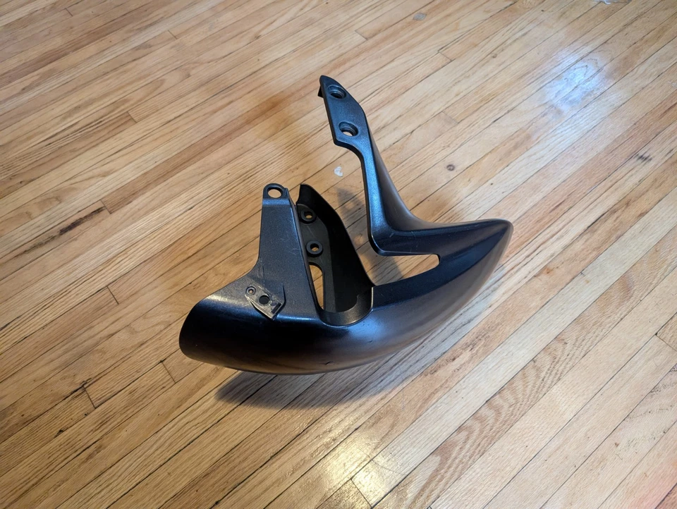 Guardabarros delantero Honda CBR600RR usado 61100-MFJ-D000 OEM 2009-2012 Foto 3 de 4