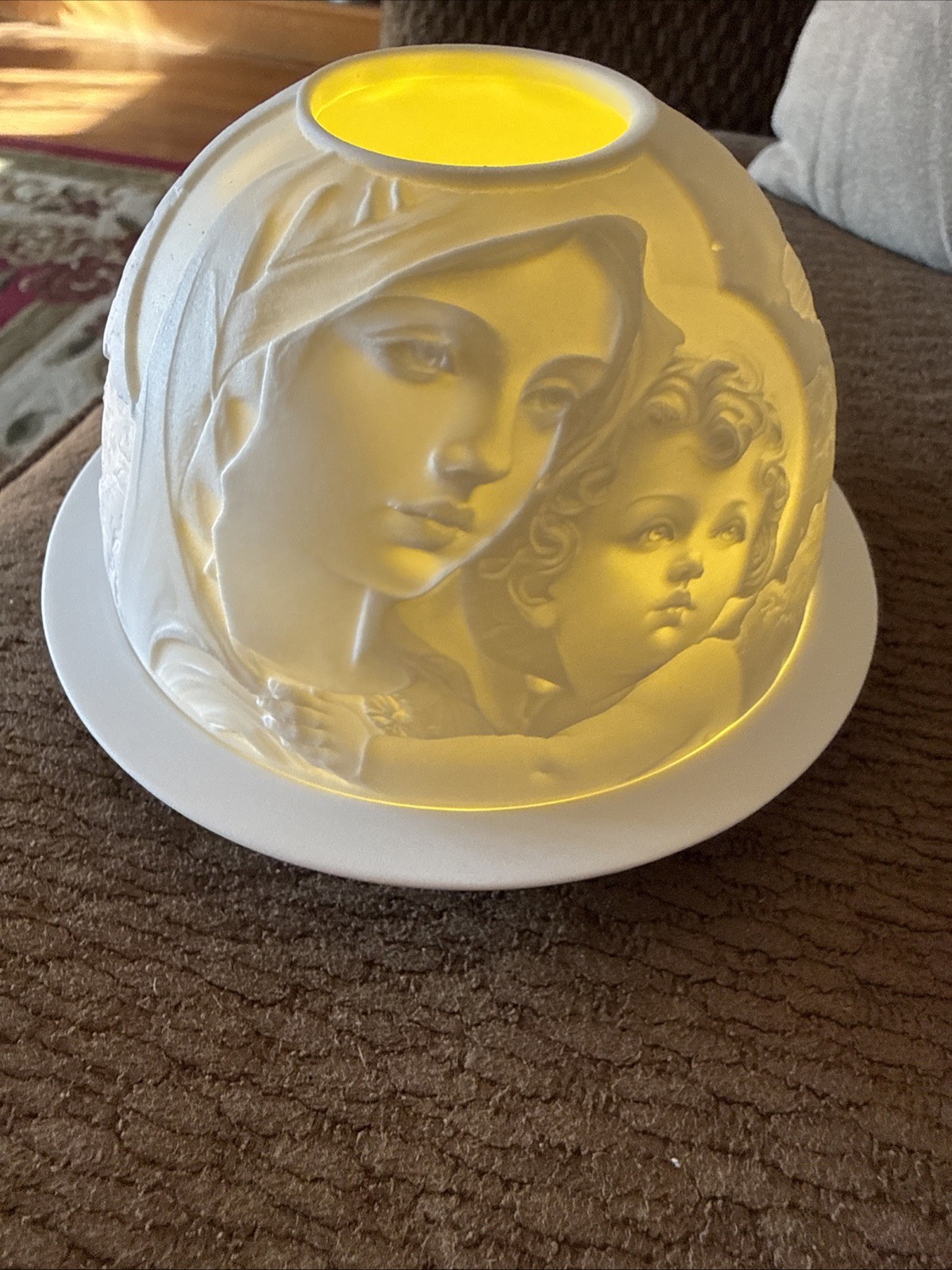 Beautiful 3D Design Of The Blessed Mother W/Jesus 2 Piece Ce