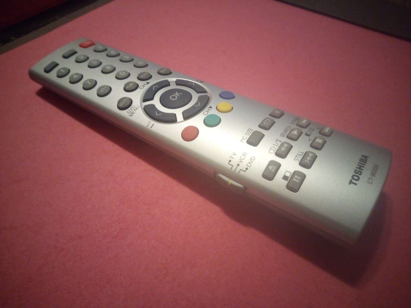 Télécommande Toshiba CT-90209 pour remplacer votre boîtier TV cassé