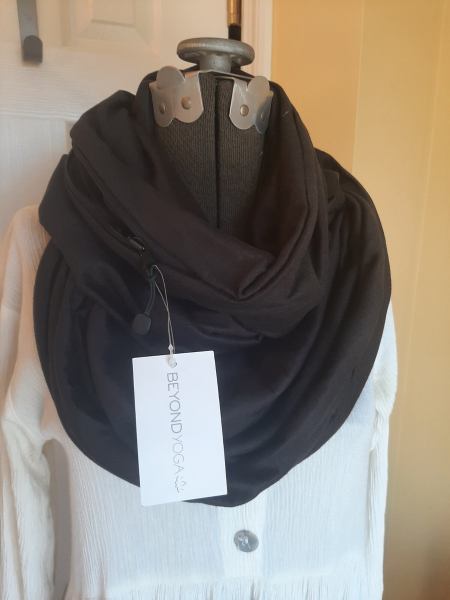 Beyond Yoga Womens Hidden Pocket Fabfitfun Black Infinity Scarf